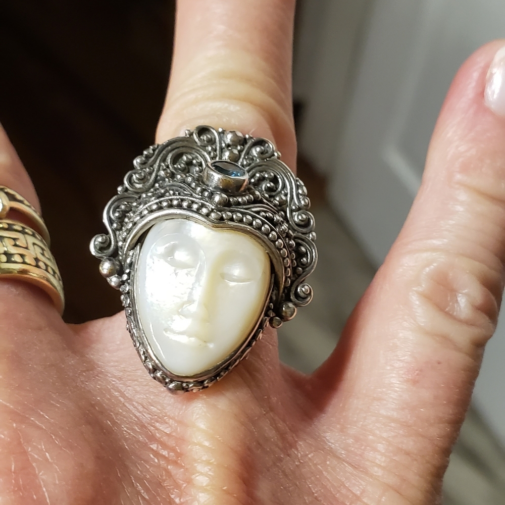 Gorgeous Statement Ring - image 1